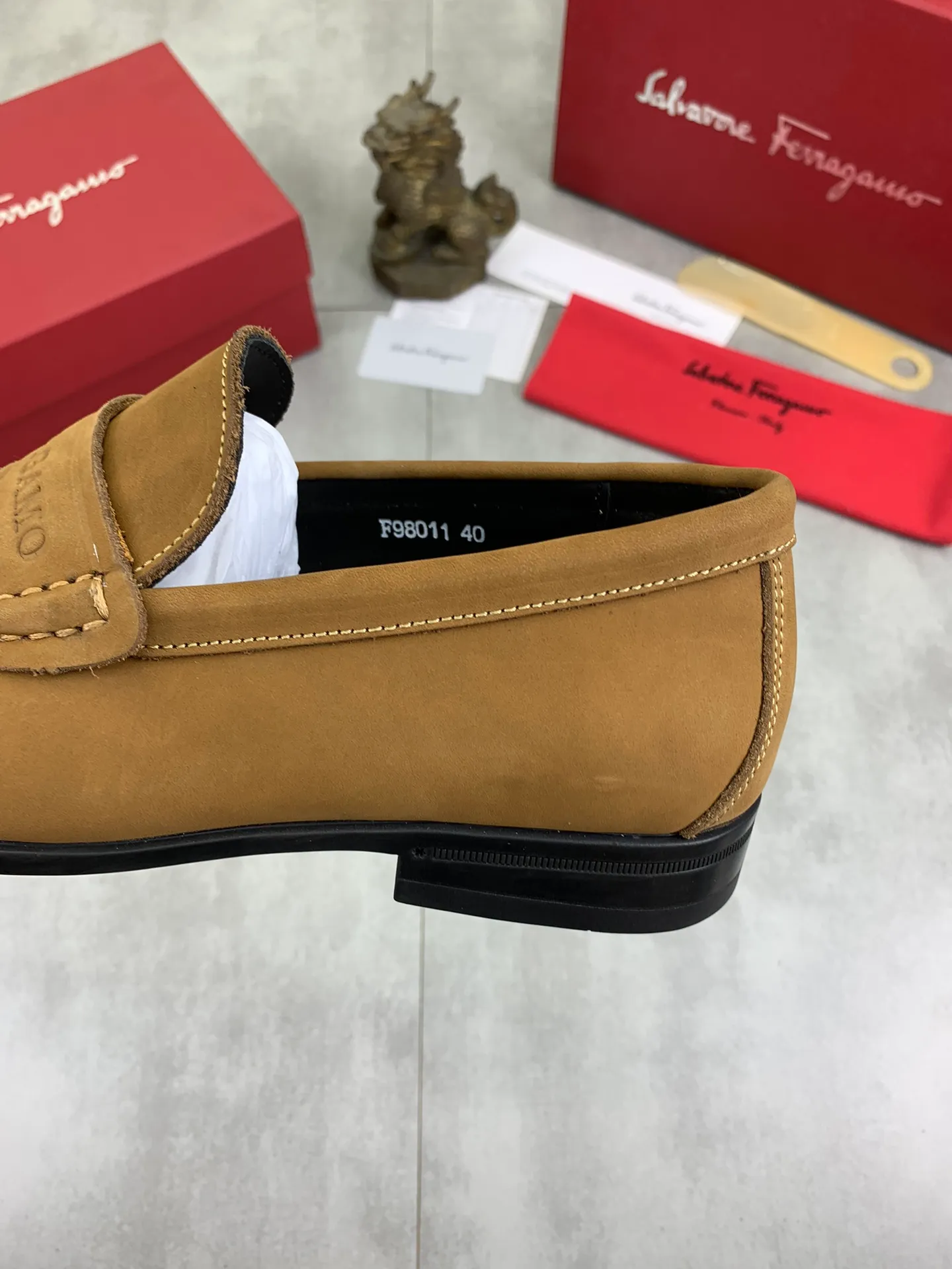 Men's Men's Shoes 💰P460💰[New Style] Water-dyed Niuli 🆘[Salvatore Ferragamo] Ferragamo's latest casual business leather shoes for men! Available at counters simultaneously! The fabric is made of specially imported original calfskin, and the interior is made of imported water-dyed cowhide. It is absolutely luxurious and leads the fashion trend. Matching code: 38-45; 3⃣️ colors available